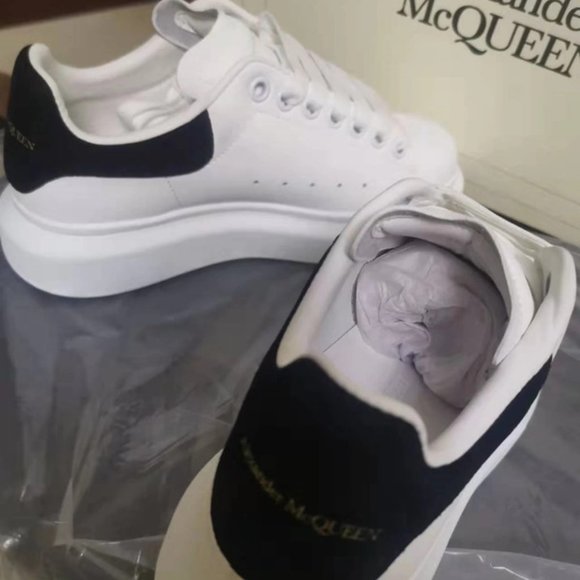 Alexander McQueen - Picture 4 of 6